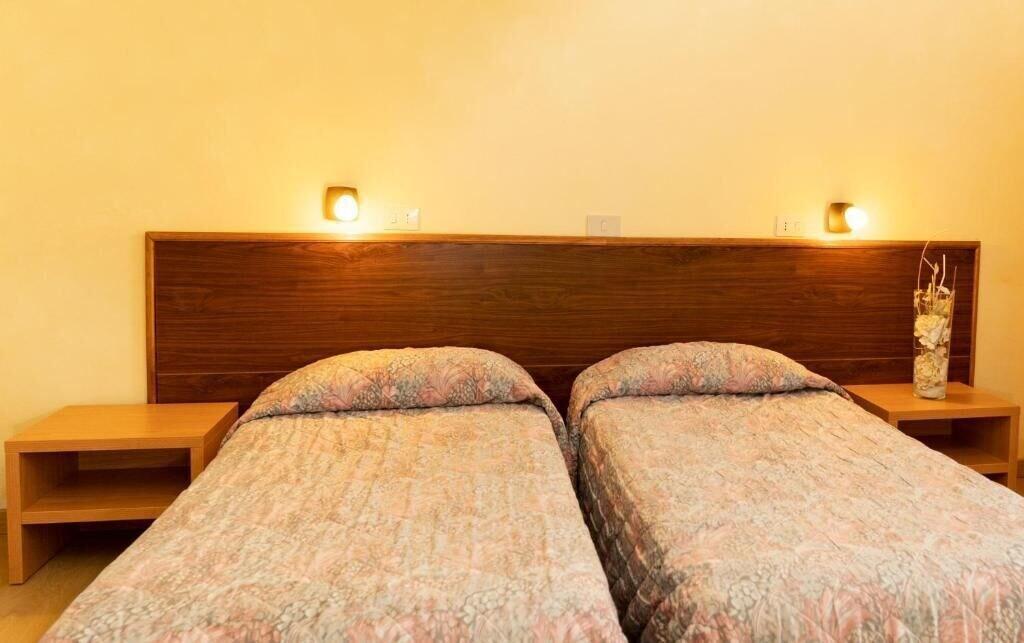 Hotel Gambrinus Аббадія-Сан-Сальваторе Екстер'єр фото