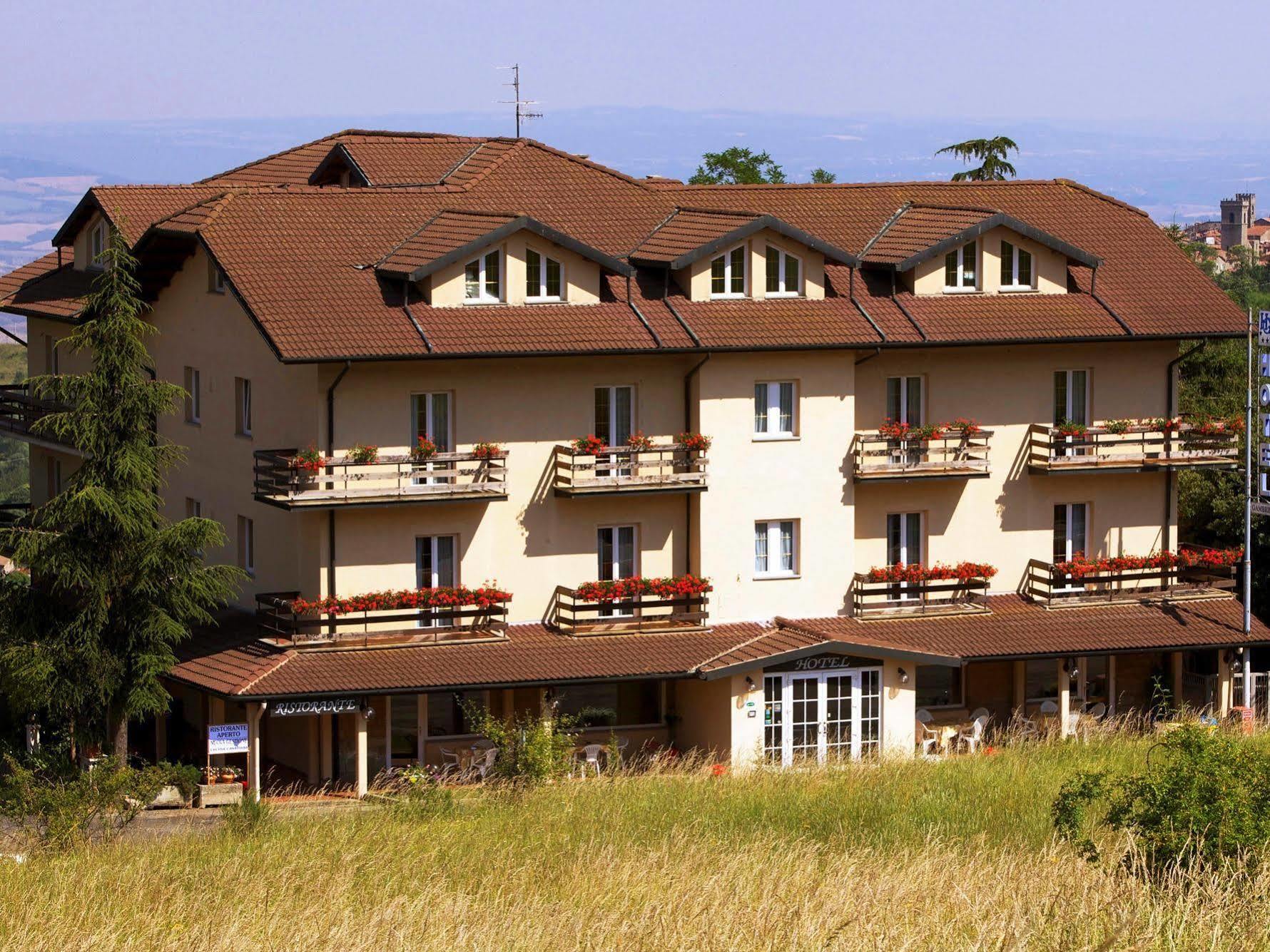 Hotel Gambrinus Аббадія-Сан-Сальваторе Екстер'єр фото