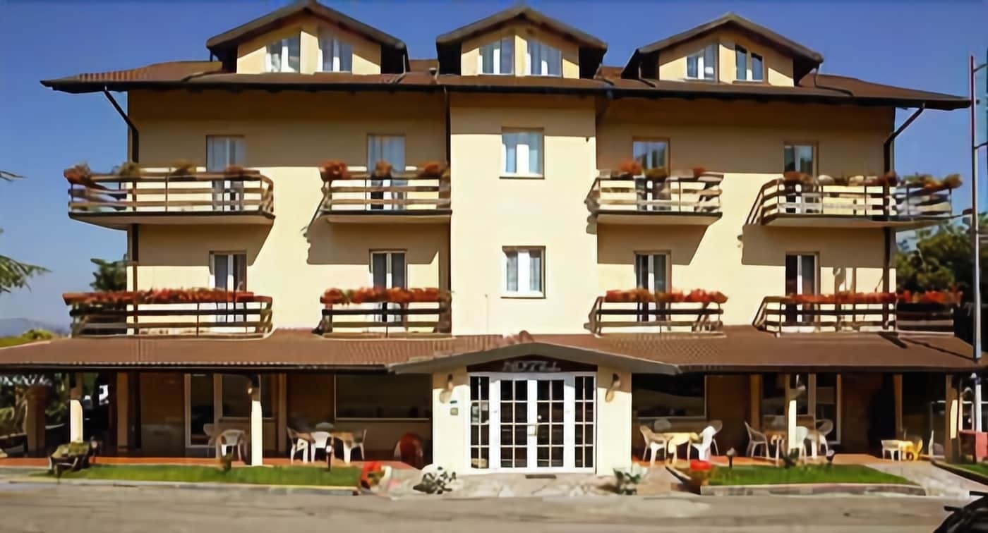 Hotel Gambrinus Аббадія-Сан-Сальваторе Екстер'єр фото
